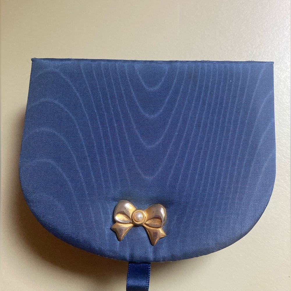 Mikimoto 4.5” x 3.5” x 1.5” jewelry box with bow and Akoya pearl.